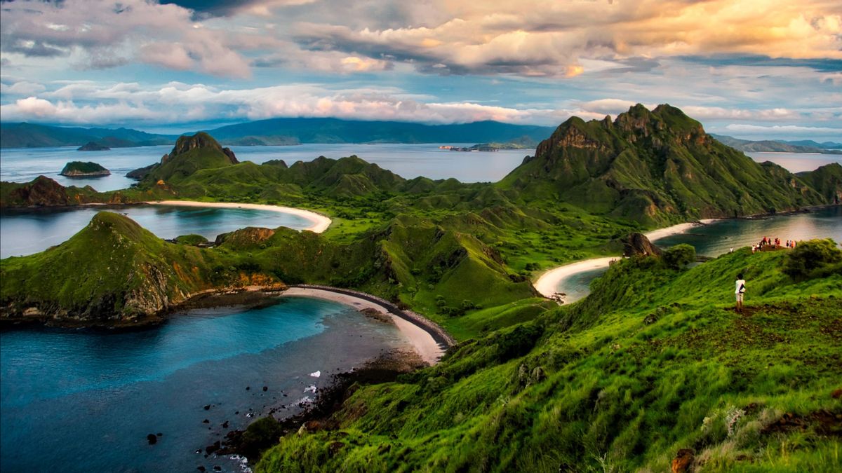 Wisata Pantai Bawah Laut di Indonesia